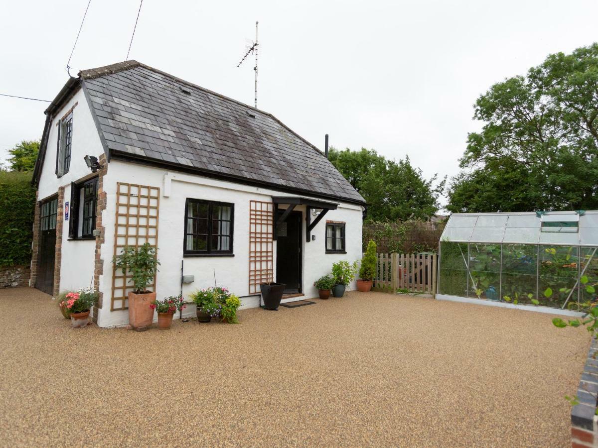 Little England Cottage Milborne Saint Andrew Eksteriør billede